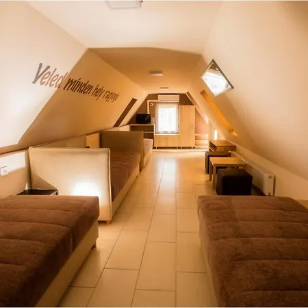 Roma Apartmanhaz Lejlighed