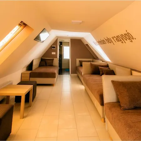 Roma Apartmanhaz *