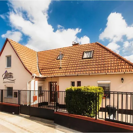 Roma Apartmanhaz *