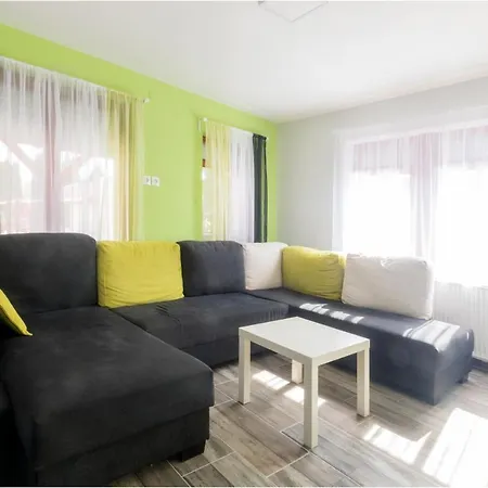 شقة Roma Apartmanhaz