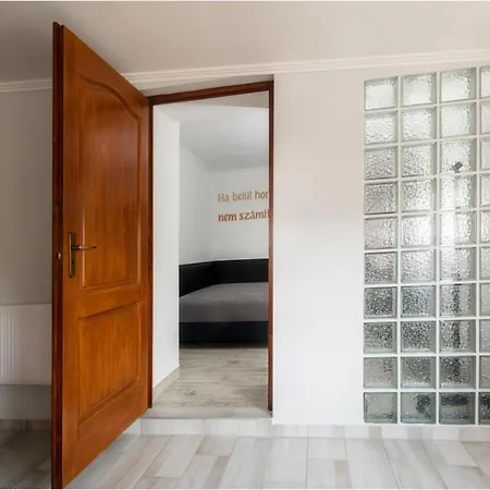 Roma Apartmanhaz *
