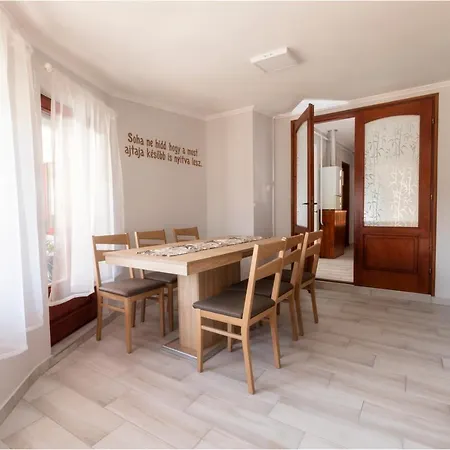 Roma Apartmanhaz * Bogács