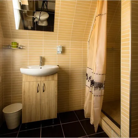 Roma Apartmanhaz شقة *