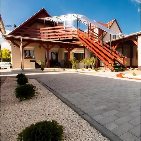 شقة Roma Apartmanhaz