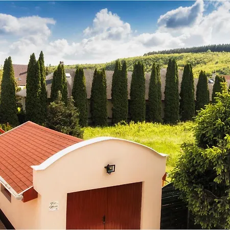 شقة Roma Apartmanhaz *