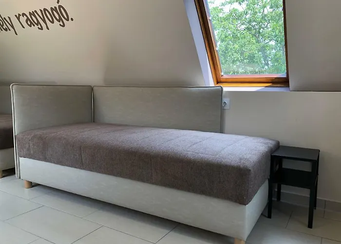 Roma Apartmanhaz Bogacs