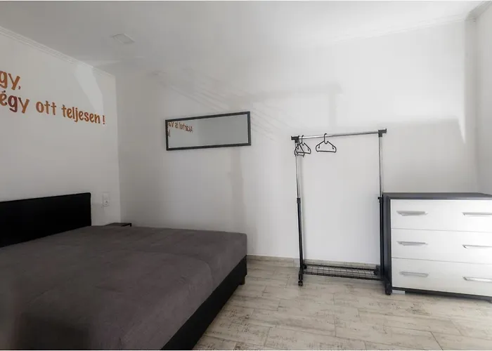 Roma Apartmanhaz * Bogacs