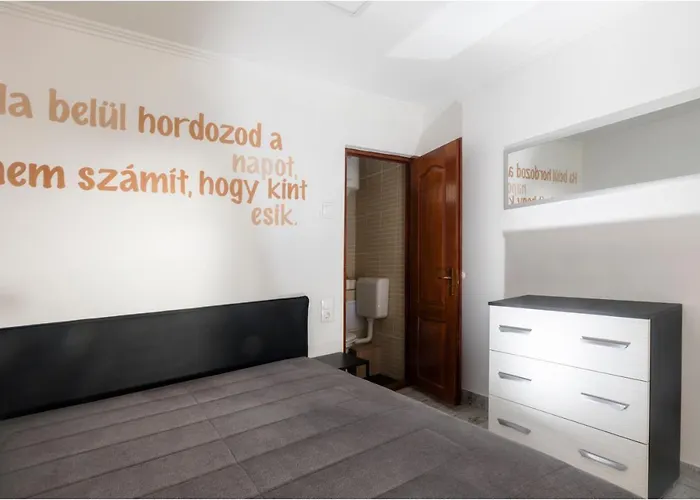 Roma Apartmanhaz Bogacs
