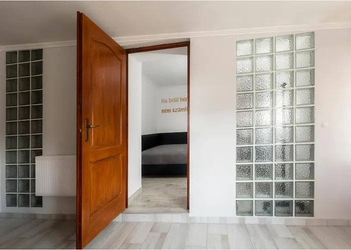 Roma Apartmanhaz *