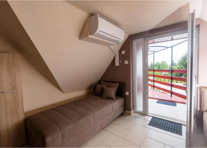Roma Apartmanhaz Bogacs